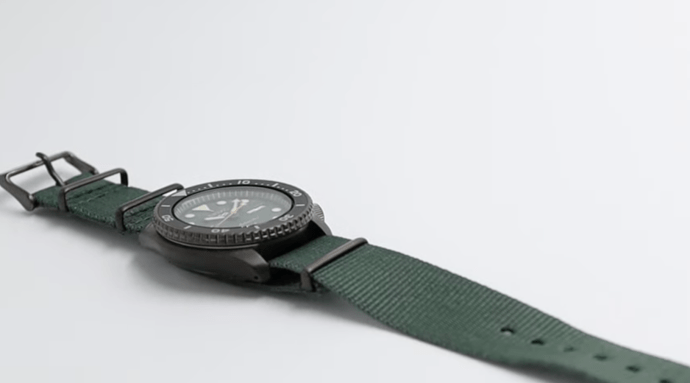 Seiko 5 laying flat green